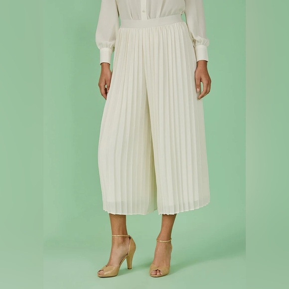 ModCloth Accordion Pleated Ivory Culottes Cropped Pants Sz Medium - Picture 1 of 4